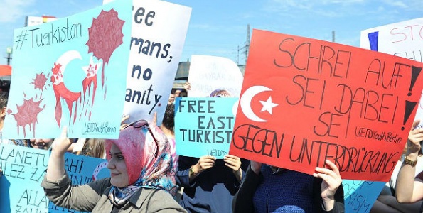 berlin de musluman uygurlara yonelik uygulamalar protesto edildi haberi son dakika berlin haber basliklari ve gelismeler haberler