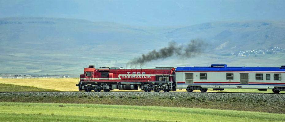 Bakan Karaismailoğlu: Demir yolu yatırımları yüzde 50’nin üzerine çıkacak
