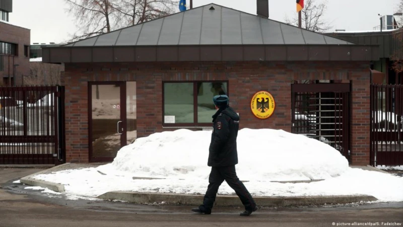 Rusya 40 Alman Büyükelçilik Çalışanını Sınırdışı Ediyor