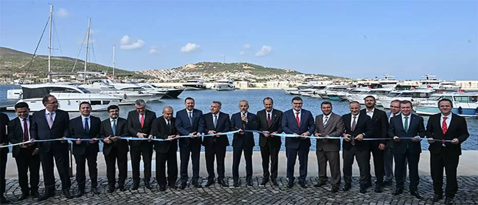 Yeni Foça Yat Limanı’nı hizmete açıldı