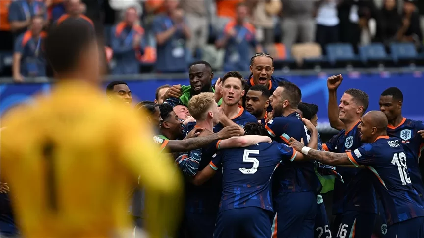 Hollanda, Polonya’yı geriden gelerek mağlup etti
