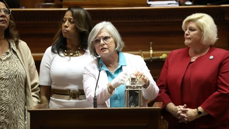 Kürtajın yasaklanmaması için mücadele eden Cumhuriyetçi kadın senatörler, Güney Carolina Senatosu dışında kaldı